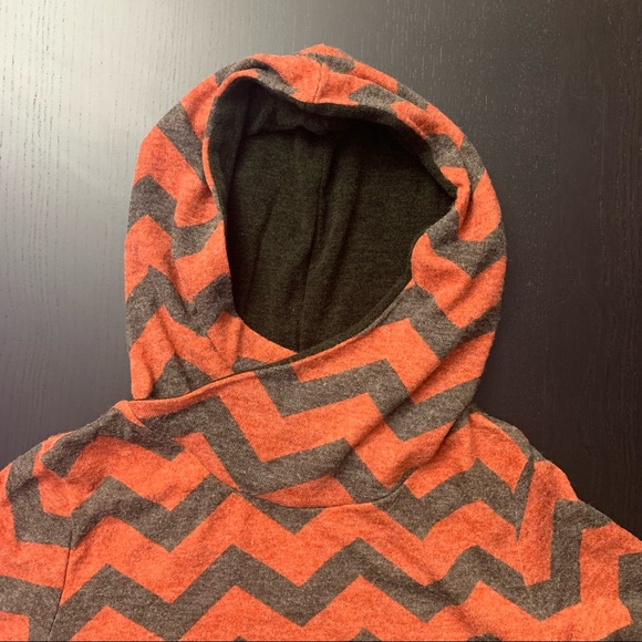 Zigzag pattern Orange hoodie size M - Picture 2 of 3